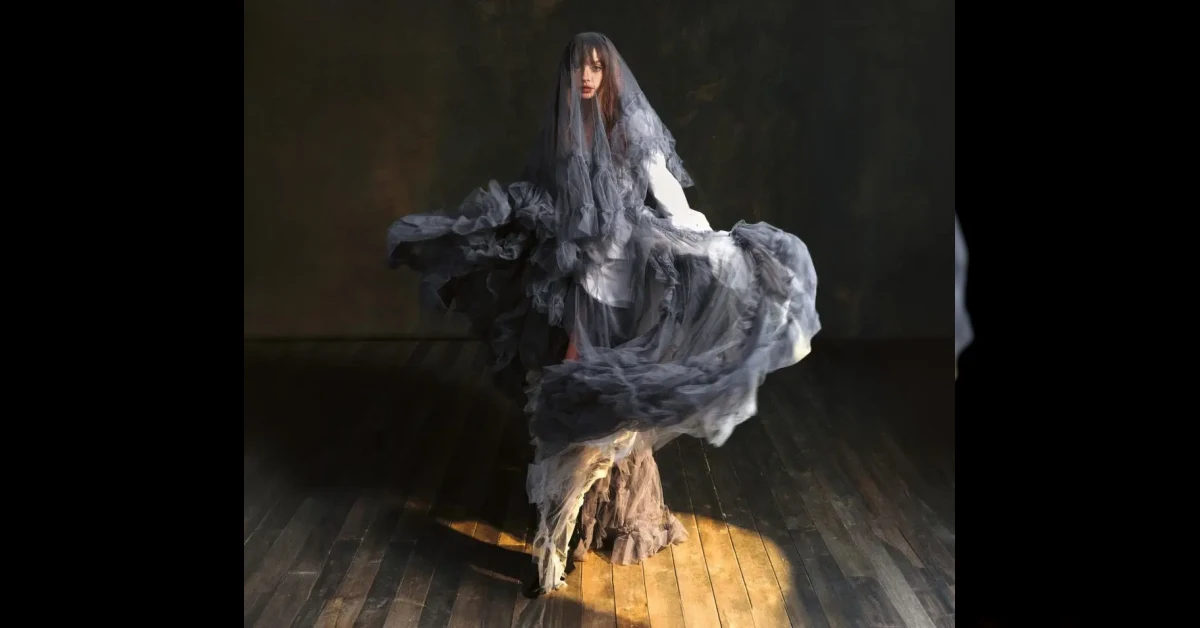 Copertina 'Ma io sono fuoco platinum edition' di Annalisa, edizione speciale con live e inediti