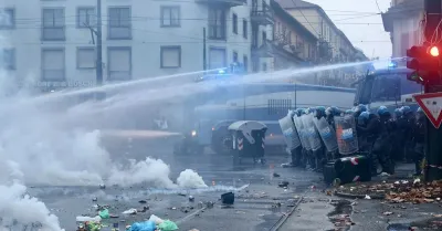 Torino, 14 perquisizioni e 19 misure cautelari per il corteo pro-Askatasuna del 31 gennaio