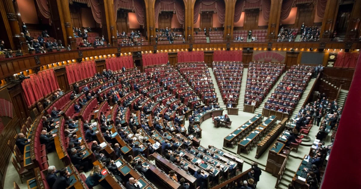 Illustrazione del Reddito 2.0 proposto dal M5S: assegno fino a 6.500 euro anche agli occupabili senza requisiti AdI