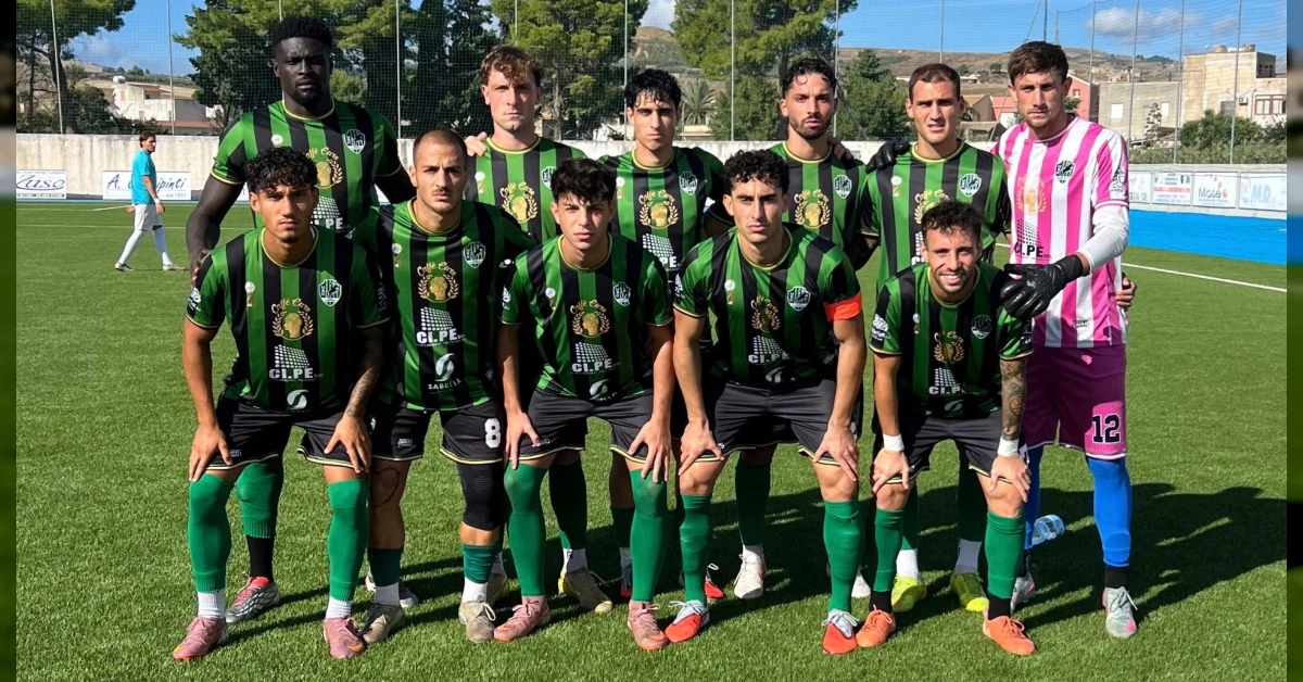 Giocatori dell'Unitas Sciacca in campo durante la partita persa 1-0 contro il Castellammare