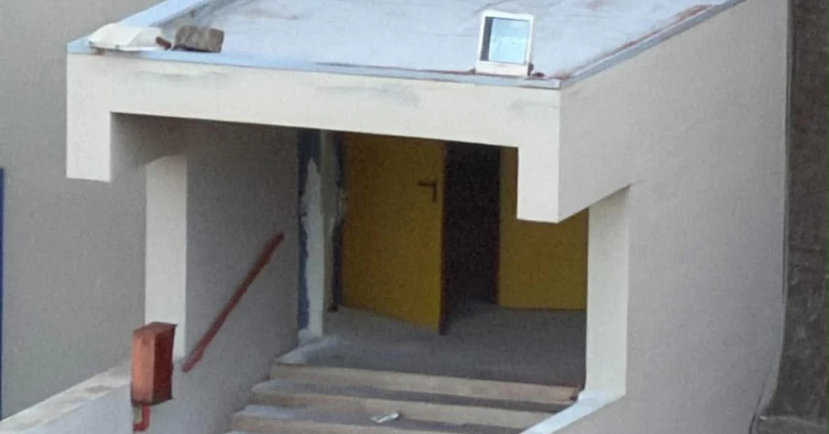 Teatro Samonà di Sciacca danneggiato da atti vandalici con vetri in frantumi