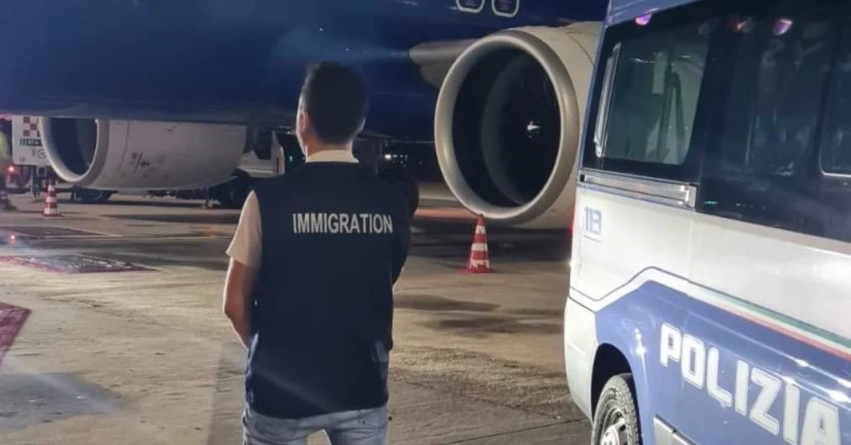 Rimpatrio di cittadini gambiani da Agrigento con volo di linea scortato dalla Questura