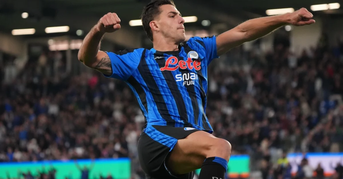 Krstovic esulta con Kessie durante Atalanta-Venezia 3-1, doppietta dell'attaccante