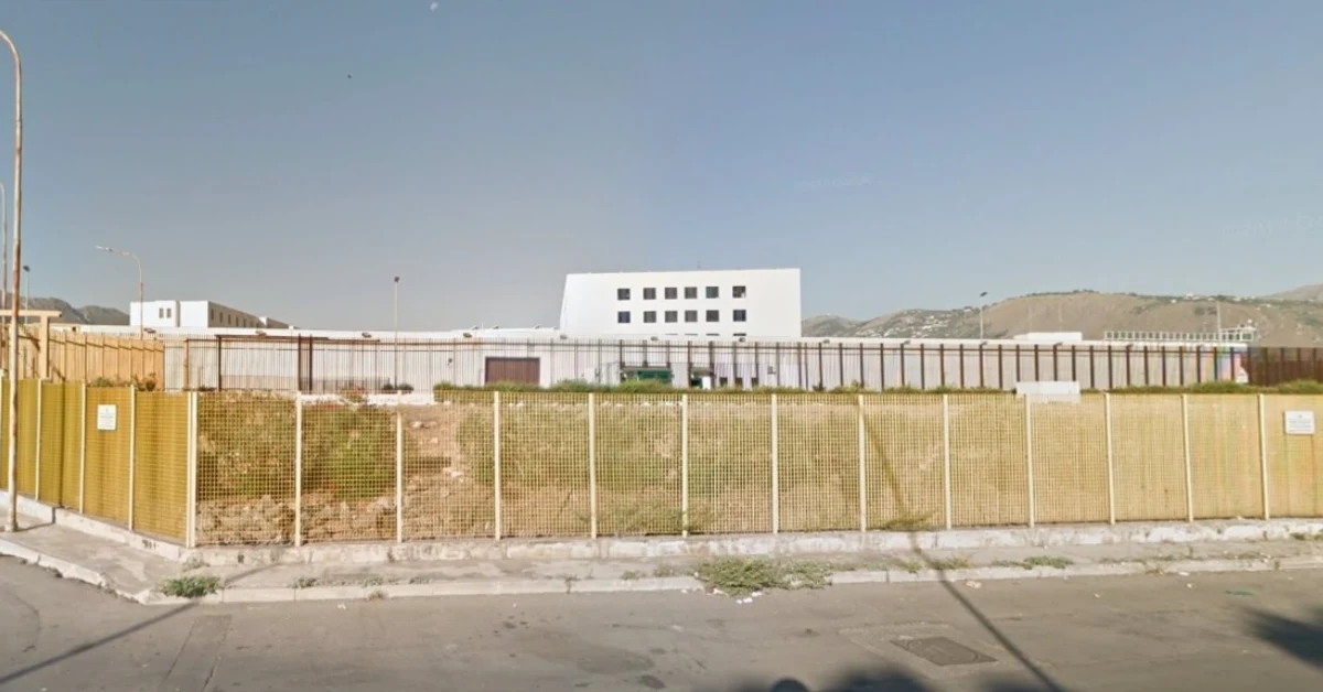 Donna arrestata a Palermo per aver tentato di introdurre due cellulari nel carcere Pagliarelli