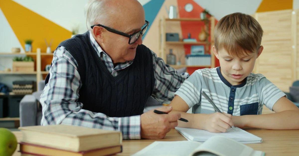 Nonni accompagnano i nipoti a scuola: proposta ANLA e Nonni 2.0 per delegarli alle assemblee di classe