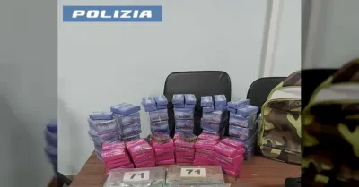 Ostia, 28 kg di droga nascosti in auto parcheggiate con vani ad apertura elettronica: arrestato 39enne