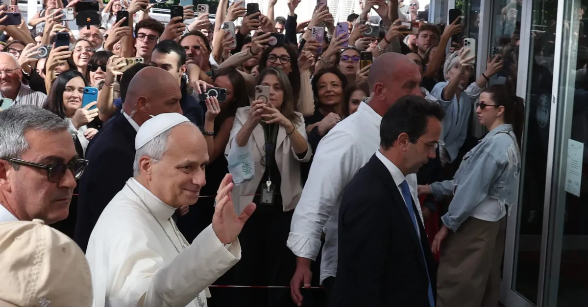 Papa Leone XIV dimesso dal Policlinico Gemelli dopo intervento al polmone destro