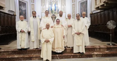 Sciacca abbraccia don Paolo Arena che celebra messa nella Basilica della Madonna del Soccorso (Video)
