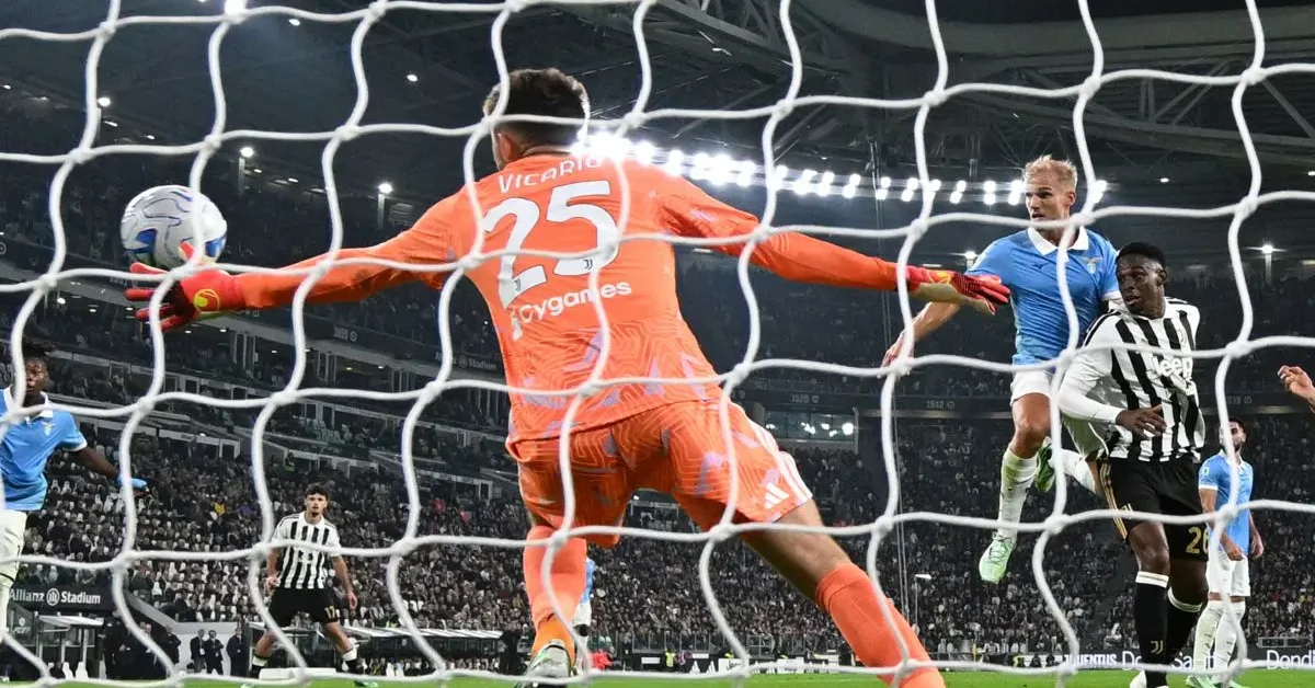 La Lazio esulta dopo il 3-0 contro la Juventus all'Allianz Stadium