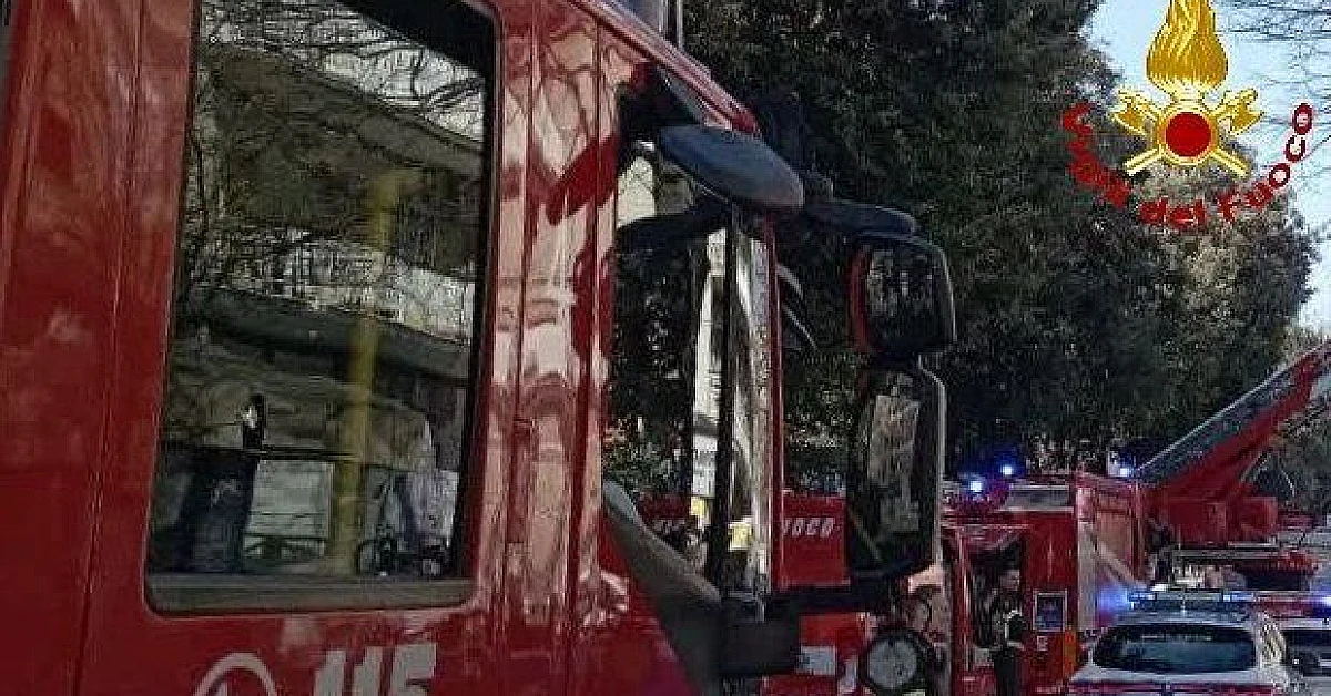 Istituto Giorgio Vasari di Arezzo evacuato dopo allarme bomba via email anonima