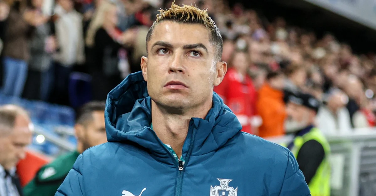 Cristiano Ronaldo con la maglia del Portogallo, immagine legata alla multa e alla squalifica di 30 giorni