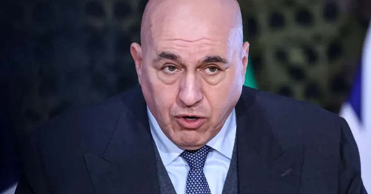 Guido Crosetto ministro della Difesa durante un intervento pubblico