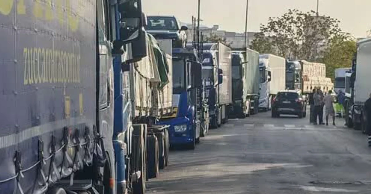 Tir fermi a Palermo, continua il blocco e attesa per l’intesa con Salvini