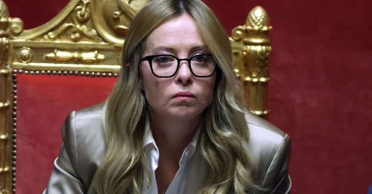 Meloni apre al divieto di social under 14 e rinvia la decisione al Parlamento
