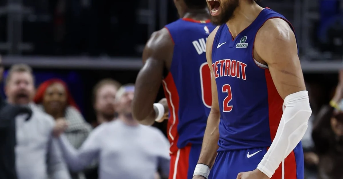 Giocatori dei Philadelphia 76ers esultano al Madison Square Garden dopo la vittoria 106-100 sui New York Knicks nella notte d'esordio NBA