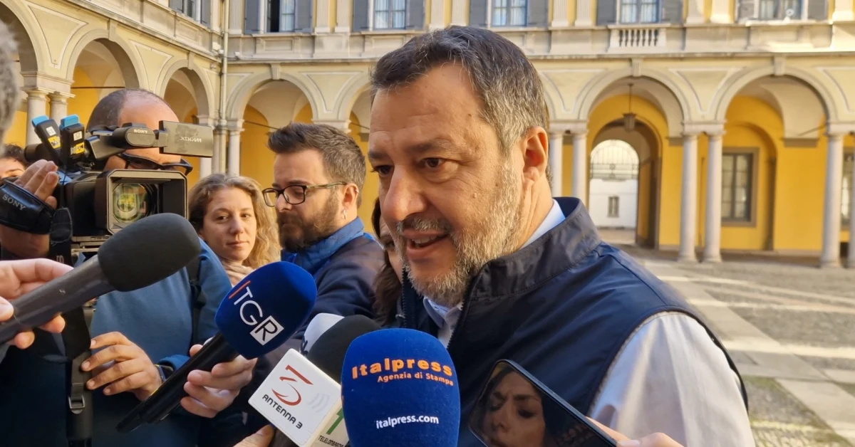 500 paracadutisti schierati a Milano con mezzi blindati Lince e droni per il decreto sicurezza