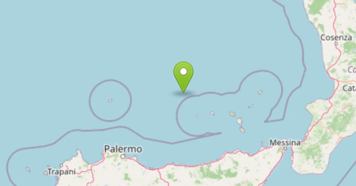 Mappa dell'epicentro dello sciame sismico nel mar Tirreno meridionale tra Eolie e Ustica con scosse fino a magnitudo 5.5