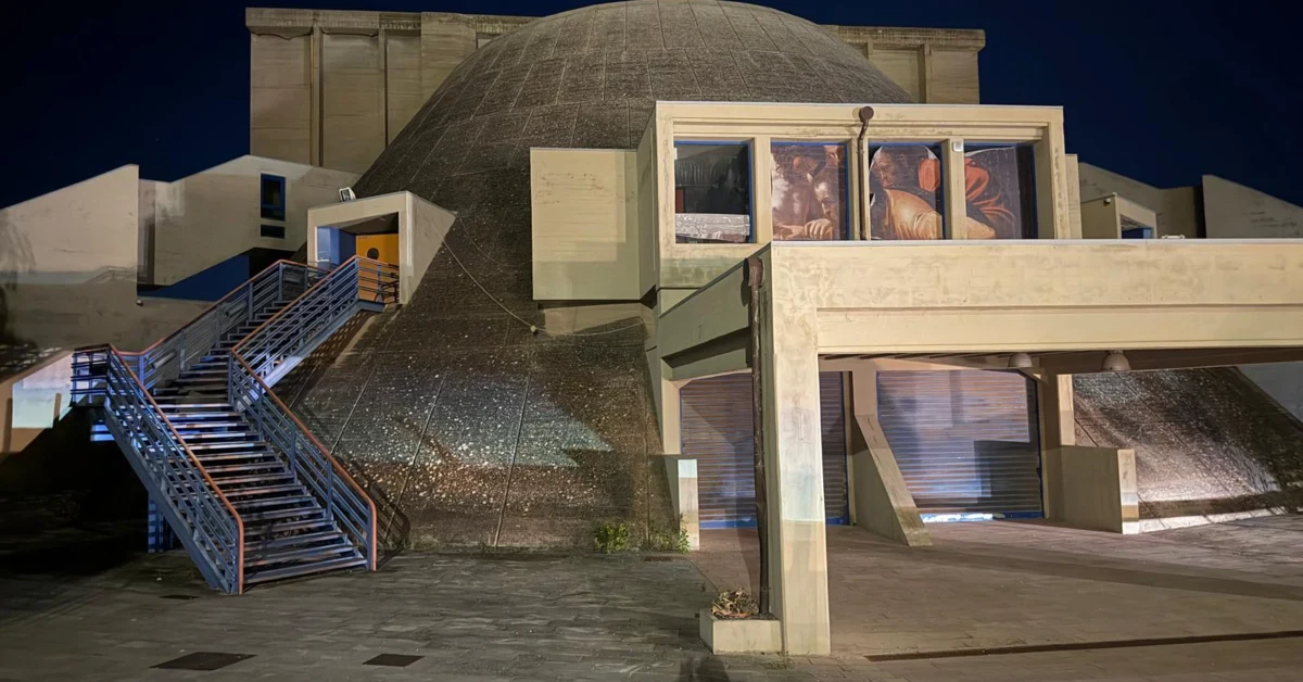 Teatro di Sciacca al buio senza vigilanza dopo atti vandalici e furti