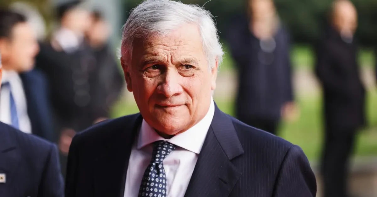 Antonio Tajani durante un intervento pubblico a Milano annuncia la manovra in Consiglio dei ministri