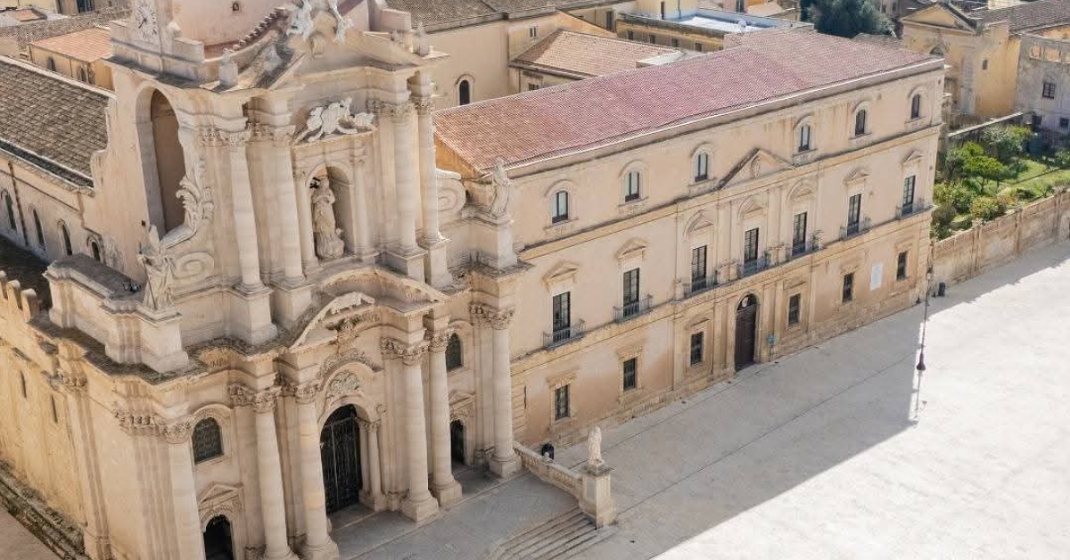 Siracusa, l’allarme dell’arcivescovo Lomanto: “I giovani chiedono aiuto, ma spesso non li ascoltiamo”