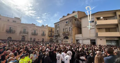 L'ultimo saluto a Gabriele a Favara, l'arcivescovo Damiano: "Restate umani"