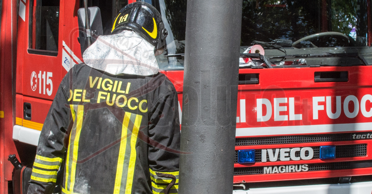 Auto a fuoco in via Sant'Angelo dei Lombardi a Sciacca, indagano i carabinieri