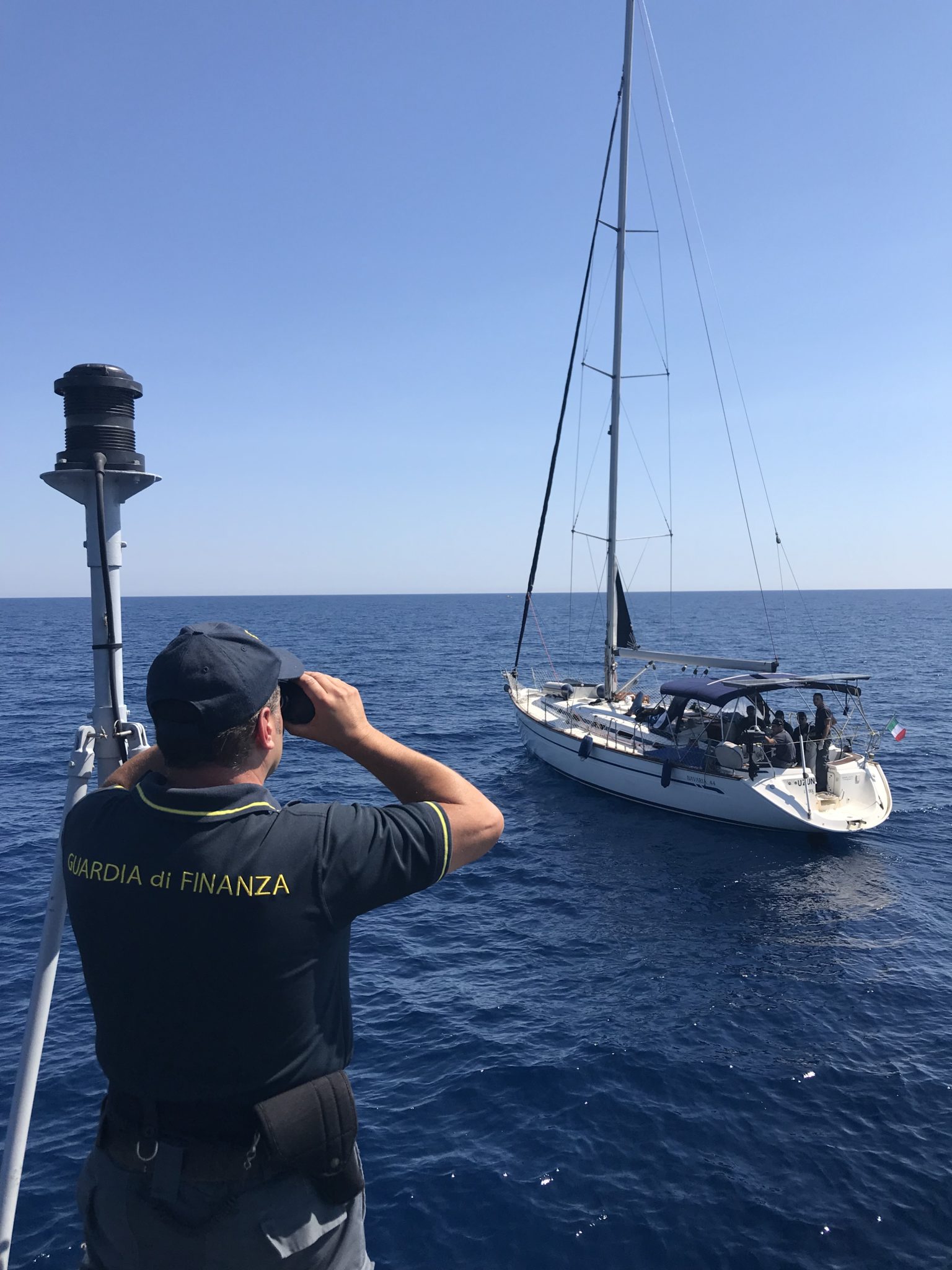 Trapani, migranti trasportati via mare: tre arresti tra favoreggiamento e rientro illegale