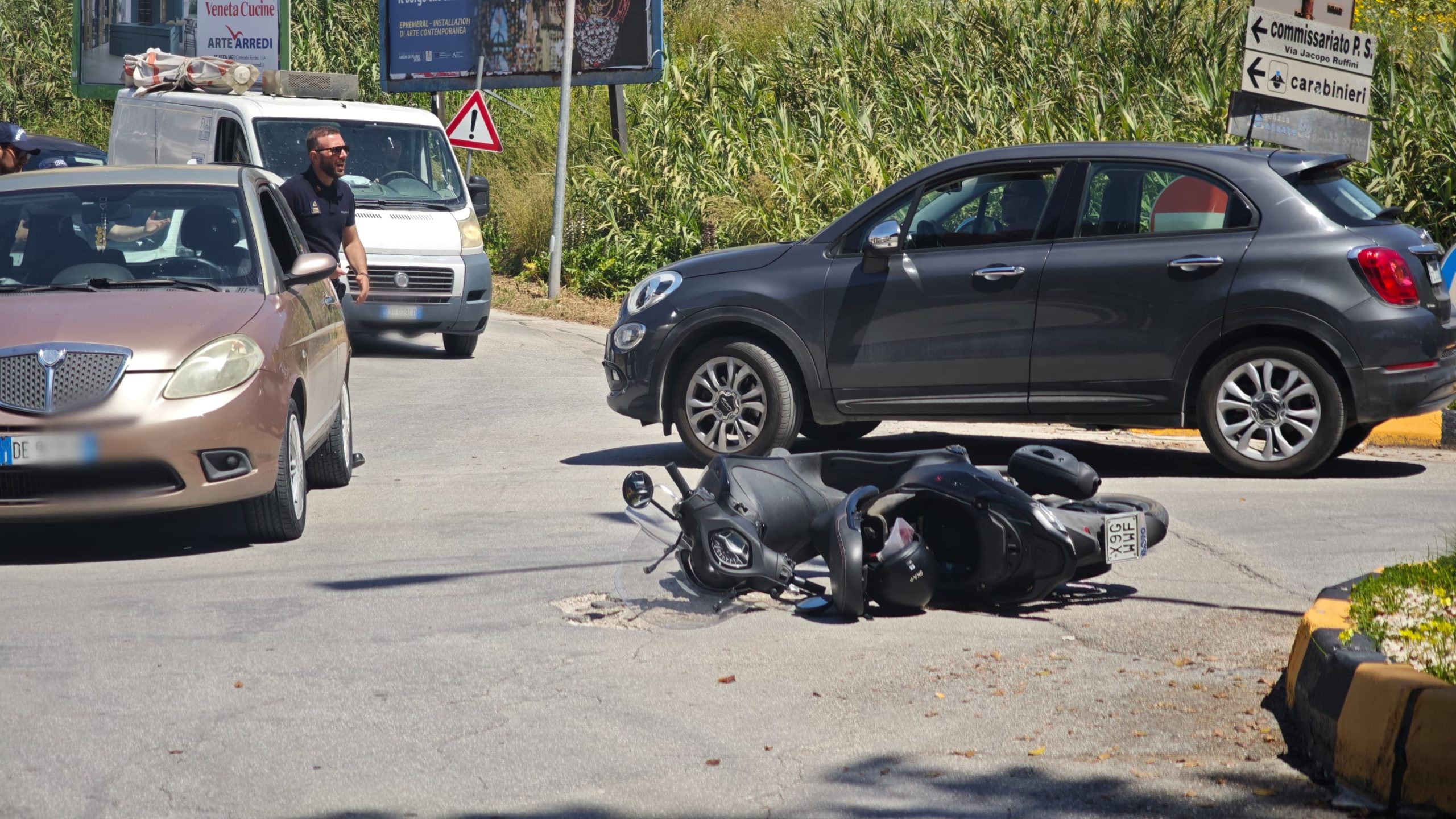 Sciacca, scooter a terra dopo l’impatto: incidente alla rotonda tra via Verona e via Ovidio