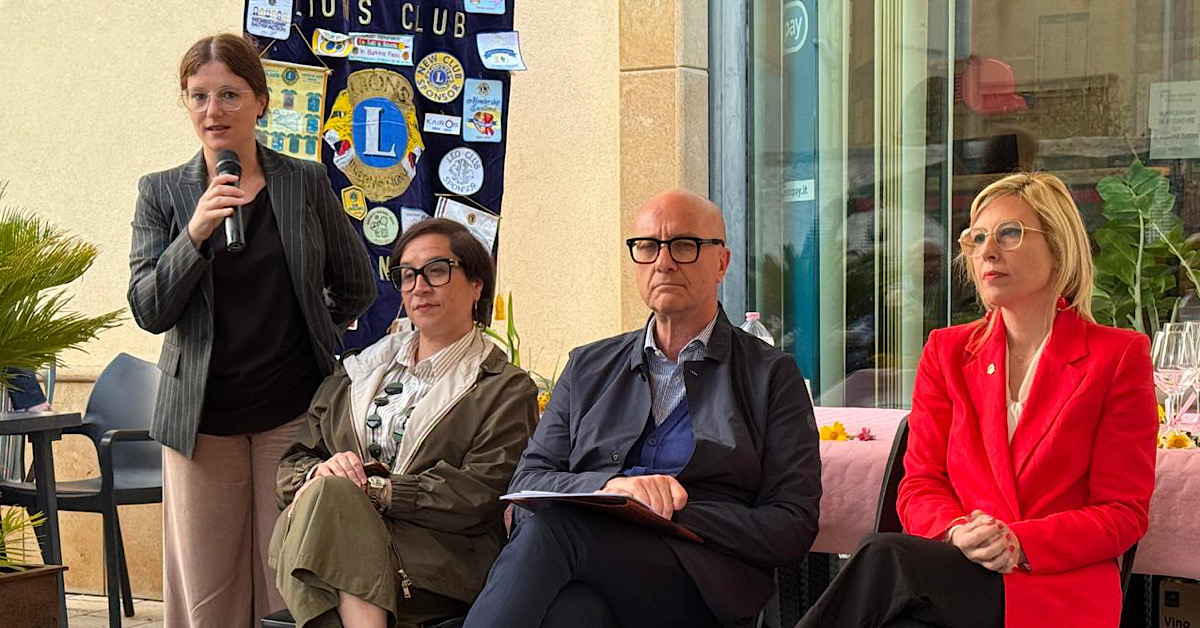 A Menfi primo di tre confronti tra la gente su violenza di genere