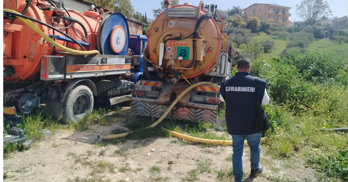 carabinieri durante sequestro di rifiuti ad Agrigento con mezzi autospurgo in area agricola