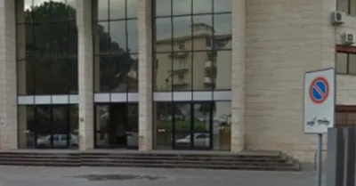 Messina, 17enne si lancia dal sesto piano: aperta inchiesta per istigazione al suicidio
