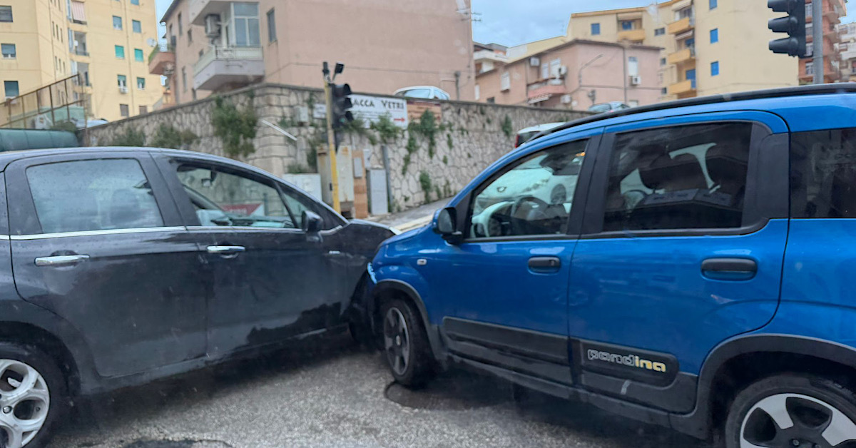 Incidente in via Cappuccini a Sciacca, traffico in tilt