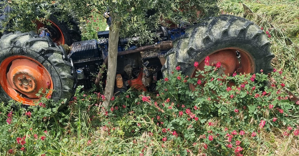 Trattore si ribalta in contrada Salinella a Sciacca, illeso un agricoltore