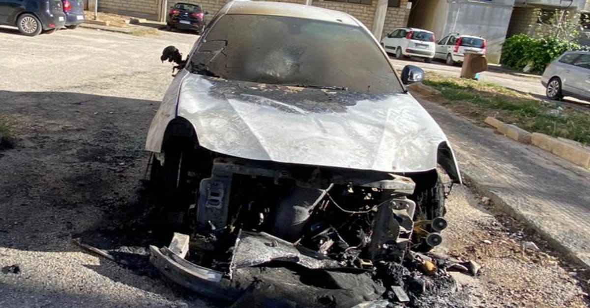 Rissa nel centro di Sciacca e auto a fuoco in via Del Sole, indagano i carabinieri
