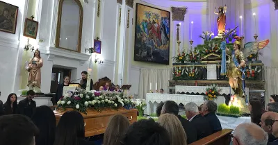 L’ultimo saluto a Giusy Mirabile, migliaia in piazza a Calamonaci (Video)