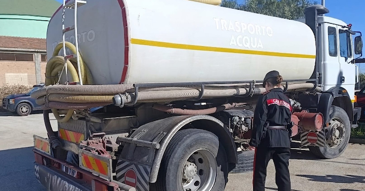 Trasportava acqua senza autorizzazioni, sanzionato autobottista 