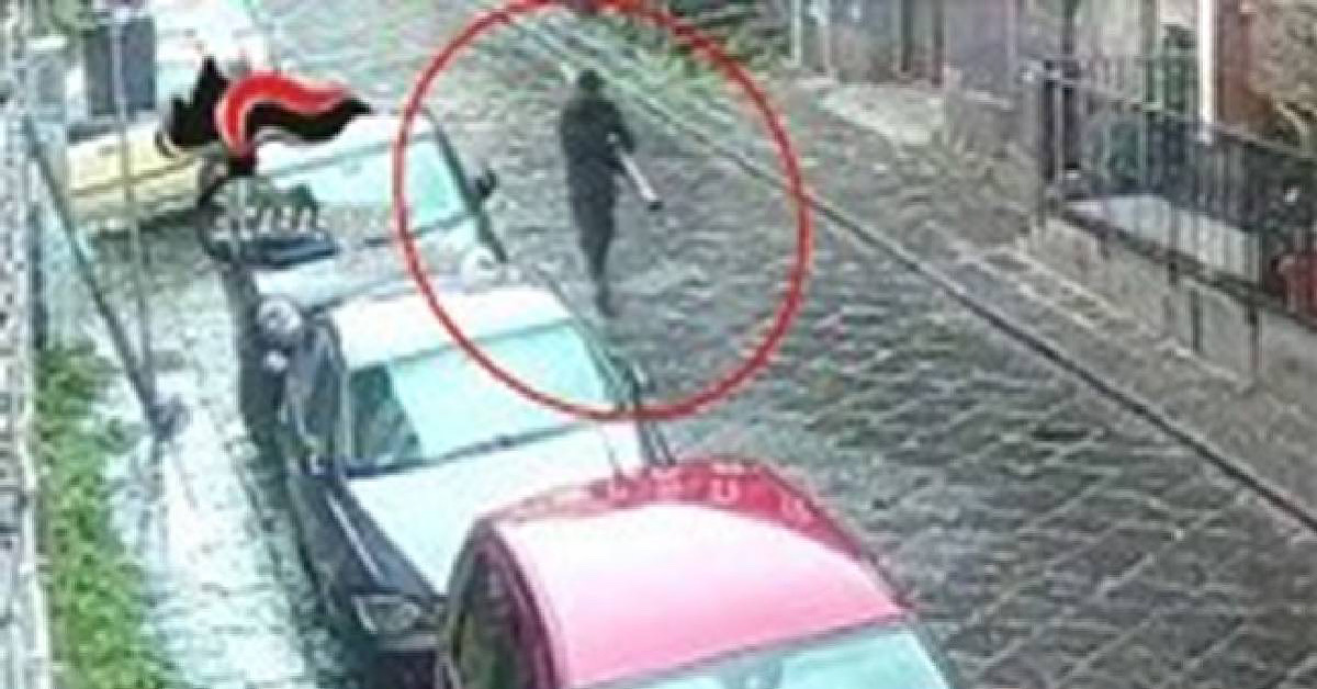 Ruba un pluviale in rame dalla biblioteca regionale, denunciato