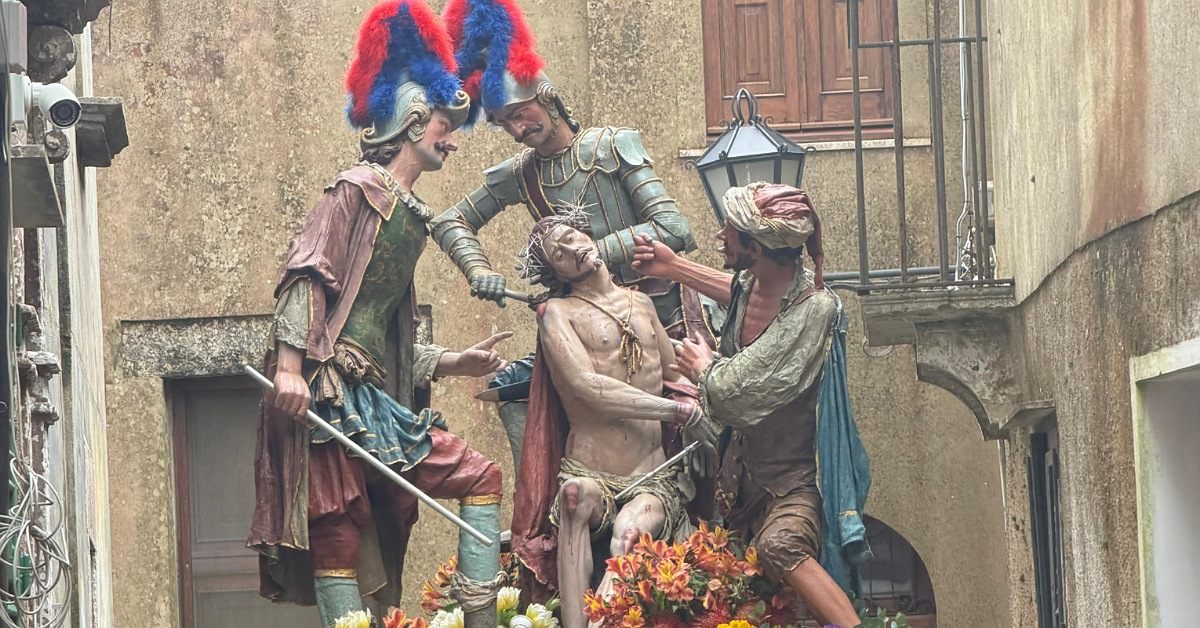 Erice, torna la Processione dei Misteri: tradizione e devozione nel Venerdì Santo (Video)