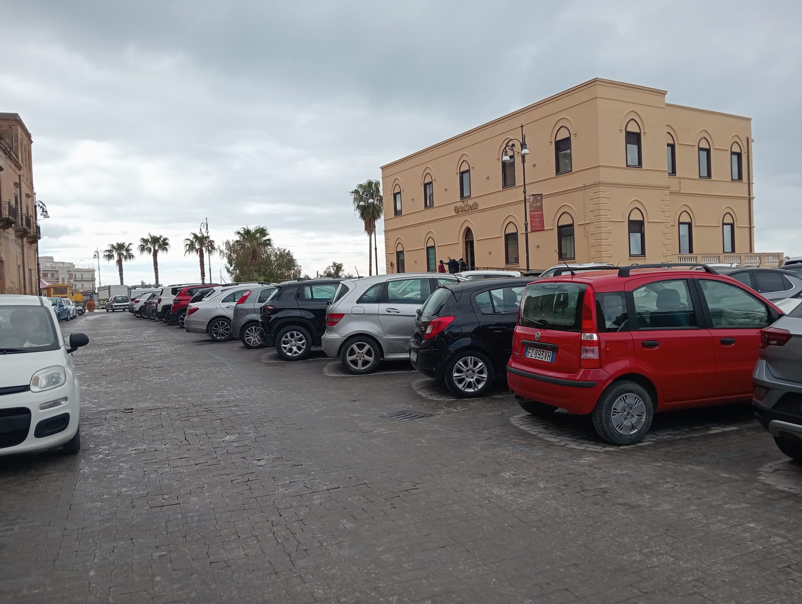 Parcheggio piazza Rossi, l'amministrazione  vuole di nuovo privatizzarlo: le opinioni (Video)