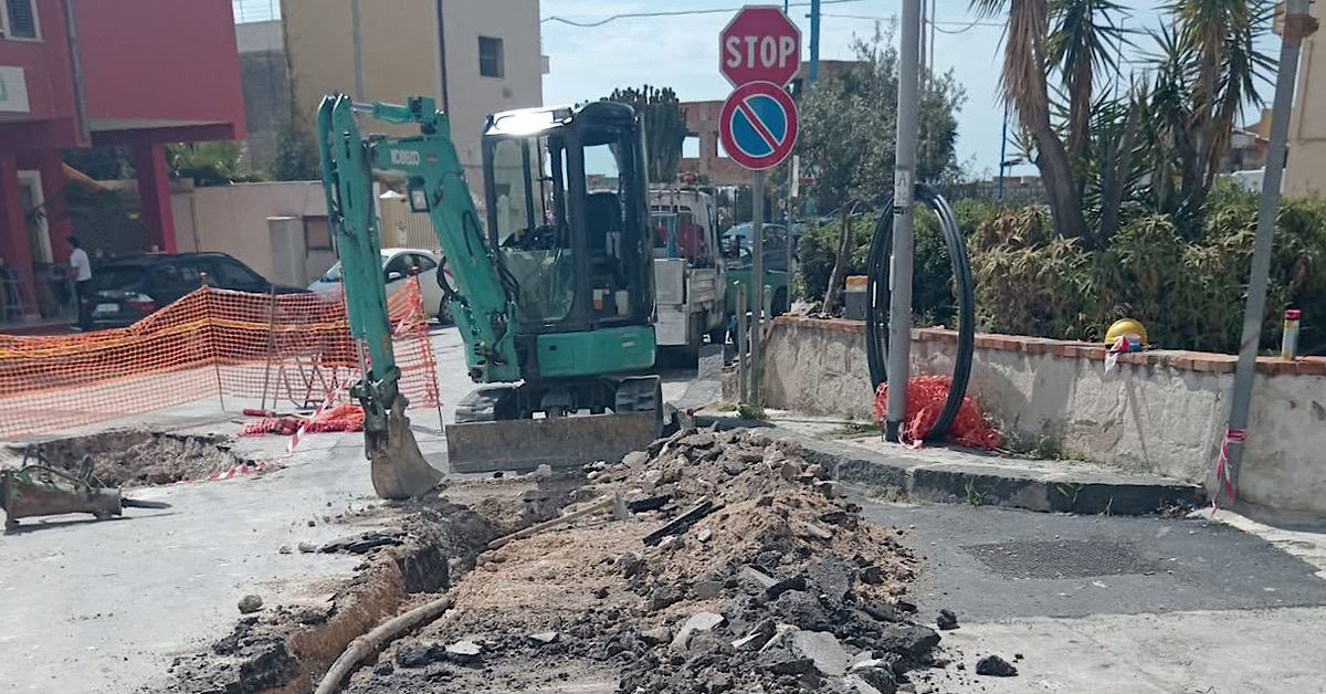 In via Amendola asfalto rifatto e subito dopo scavato, l’opposizione attacca: “Interventi scoordinati”