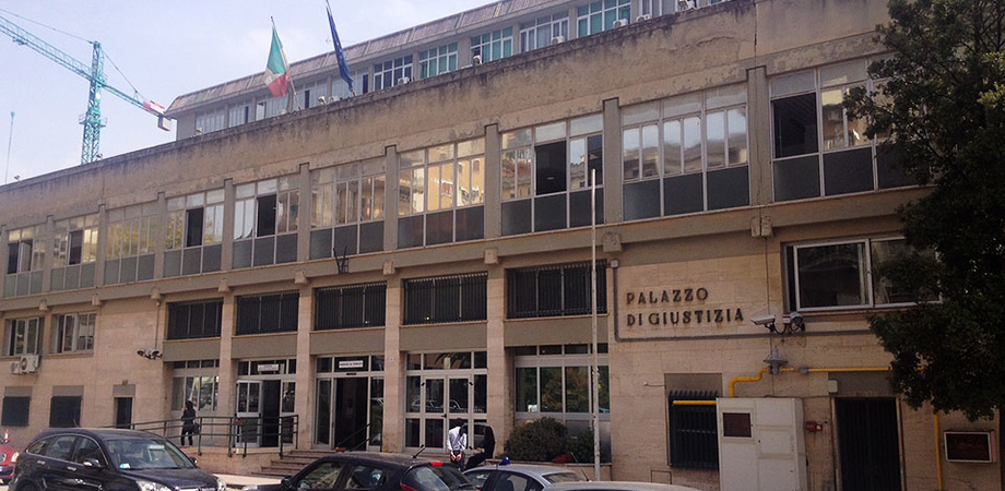 Gela, assolto 47enne accusato di abusi e maltrattamenti sui figli