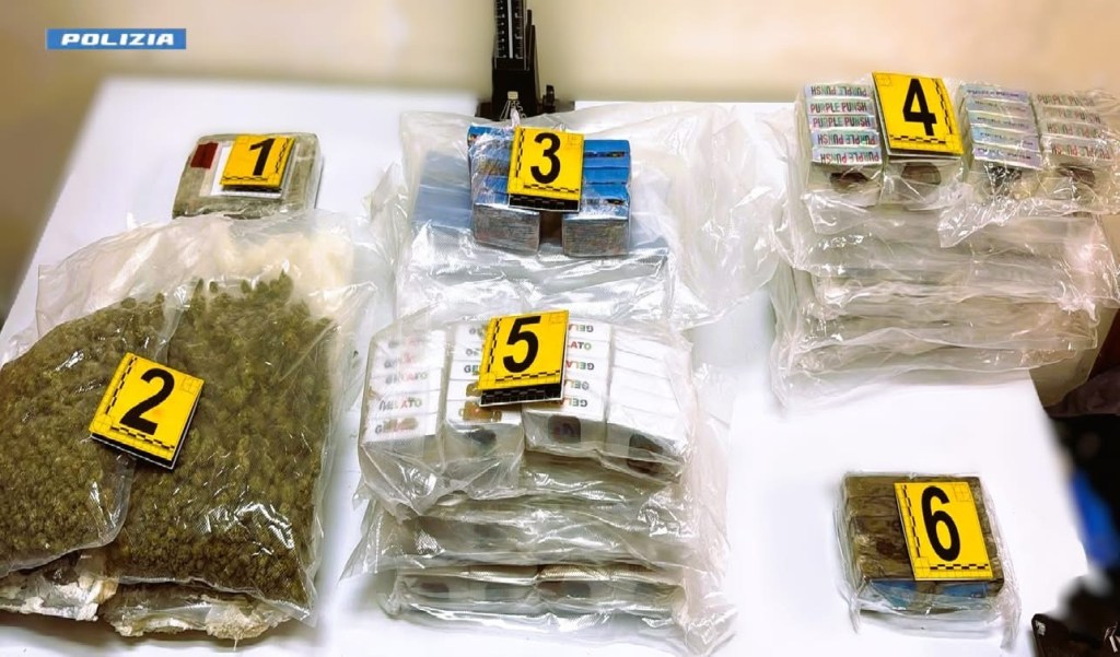 In auto dal centro Italia alla Sicilia con 30 chili di droga nel bagagliaio, arrestata una trentacinquenne
