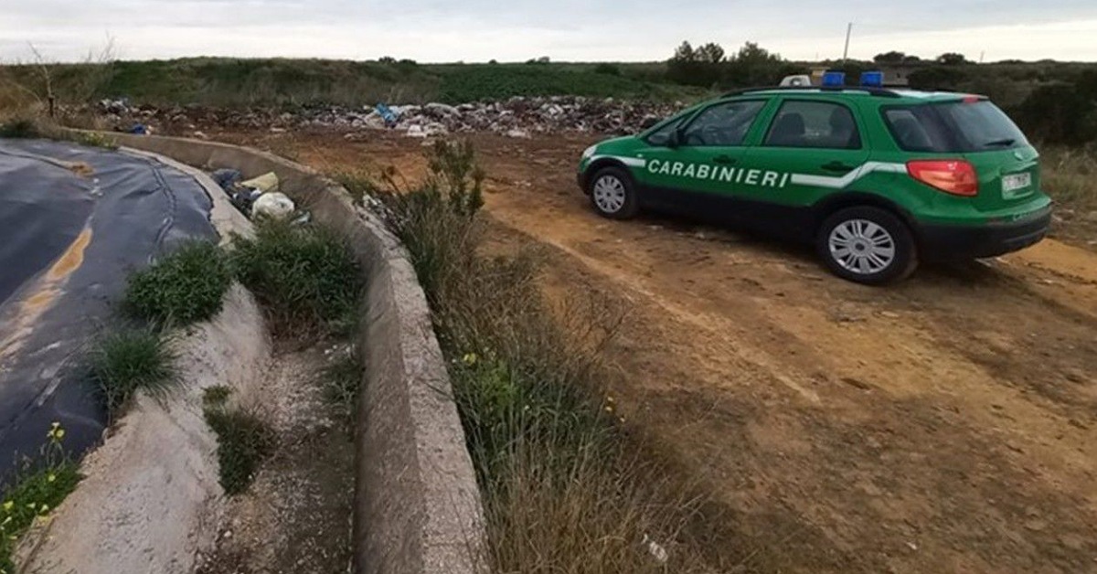 Trapani, rifiuti dati alle fiamme in un terreno privato: due persone denunciate