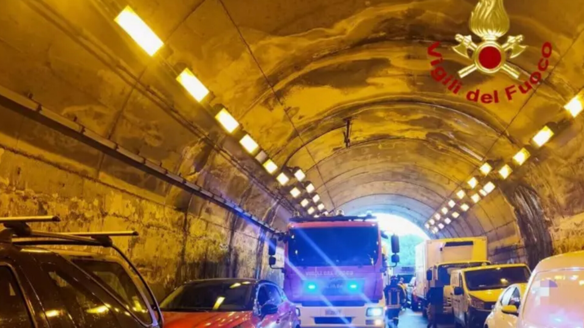Maxi tamponamento sull'autostrada A20, denunciato il camionista che lo ha provocato
