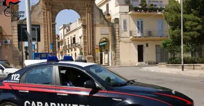 Marsala, arrestato 32enne per una serie di reati contro il patrimonio: disposto l'obbligo del braccialetto elettronico