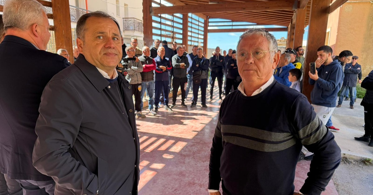Non si fermano le marinerie siciliane, lo decidono a Sciacca pescatori e armatori (Video)