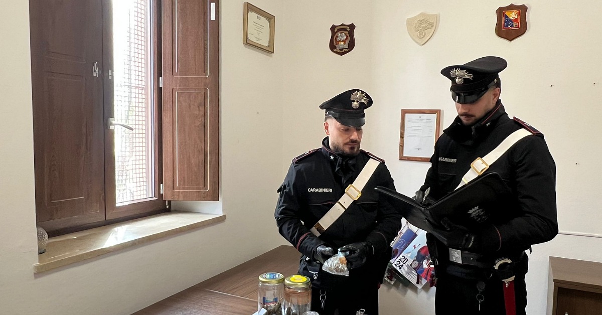Pantelleria, scoperto “market” della droga in casa: arrestato 35enne