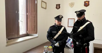 Pantelleria, scoperto “market” della droga in casa: arrestato 35enne