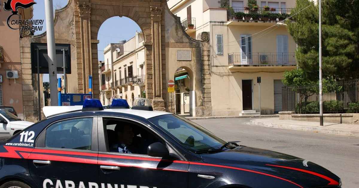 Castelvetrano: evasione dai domiciliari, si presenta dall'ex con coltello e bastone