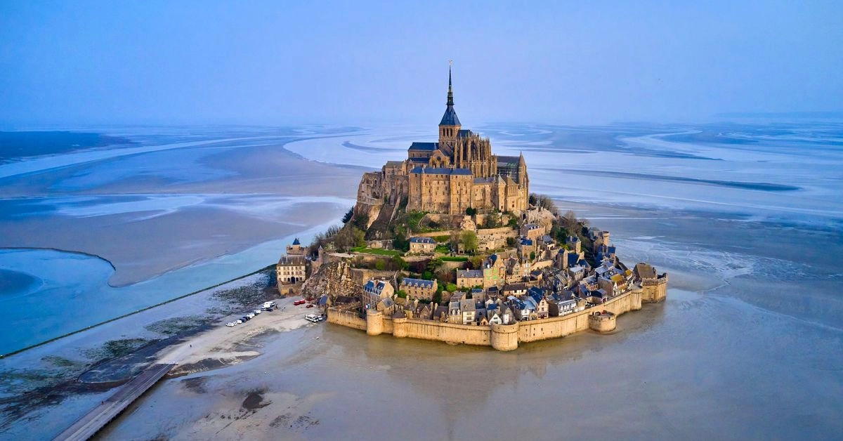 La Francia oltre Parigi: castelli della Loira, Normandia e Mont Saint-Michel in un unico viaggio